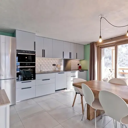 10 Personnes Proche Pistes Et Commerces Belle Vue La Plagne